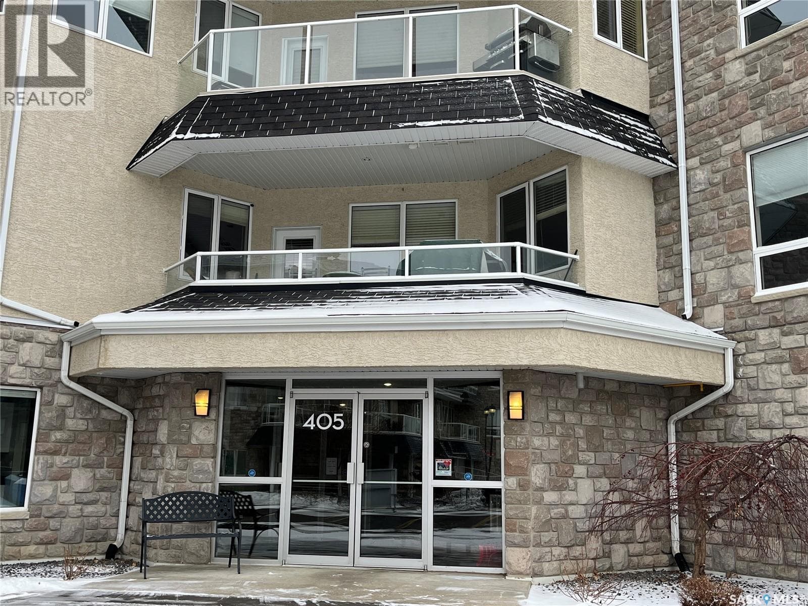 211 405 Cartwright STREET — photo 2