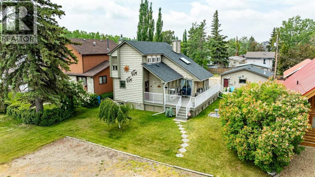 5014 43 Street photo 2