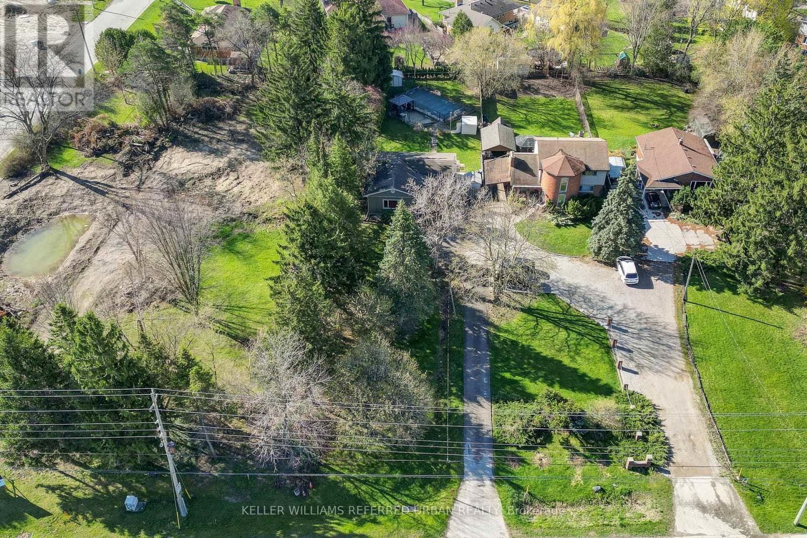 610 COMMISSIONERS ROAD W photo 2