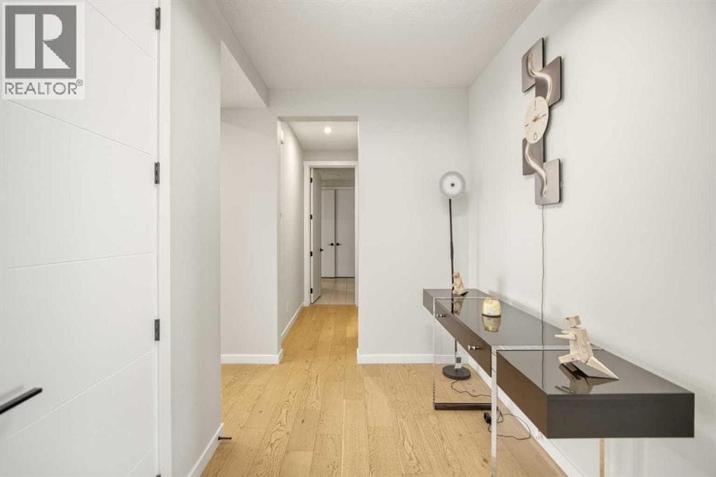 1104 Cranbrook Gardens SE photo 4