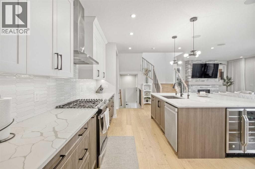 1104 Cranbrook Gardens SE photo 5