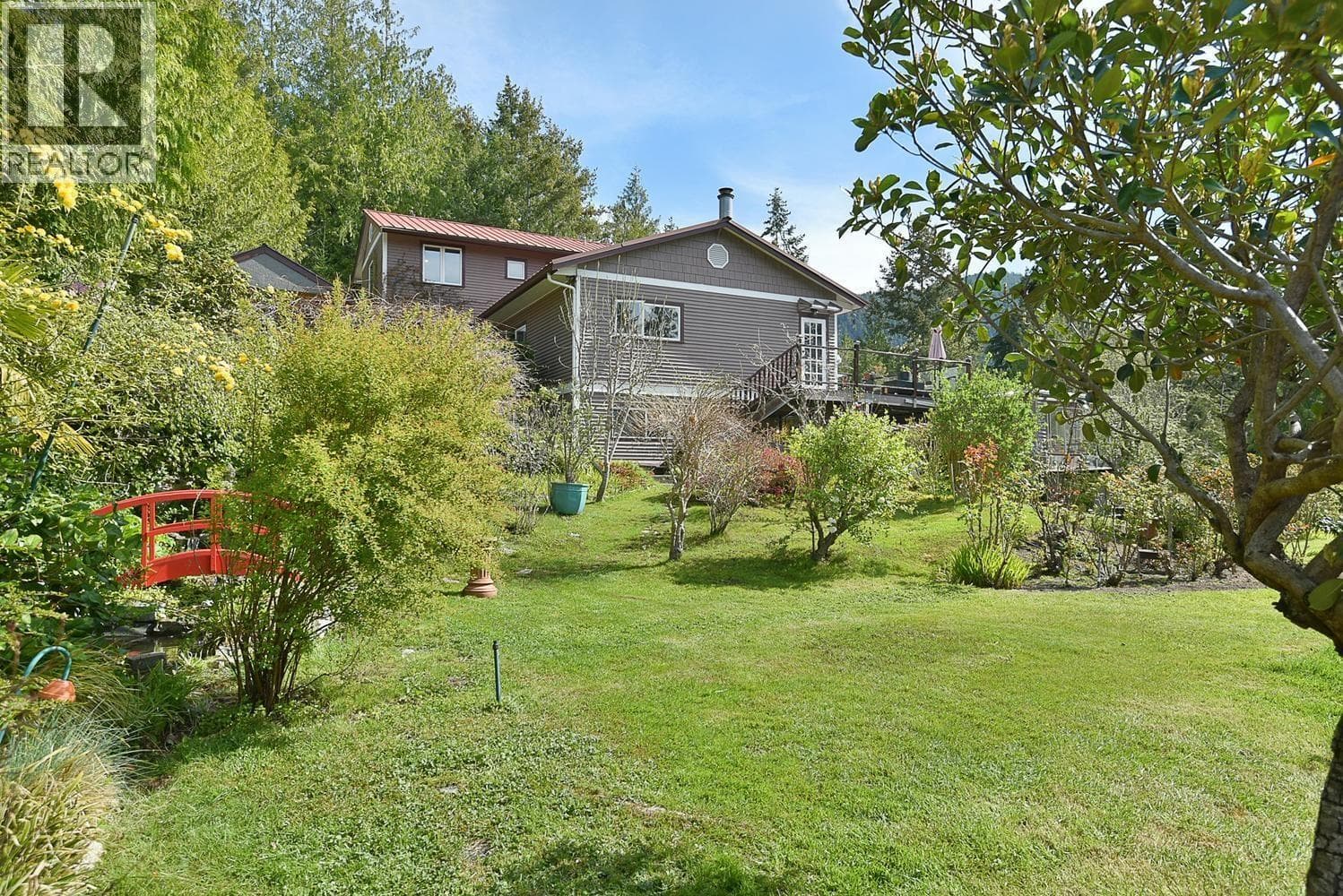 4906 SINCLAIR BAY ROAD photo 2