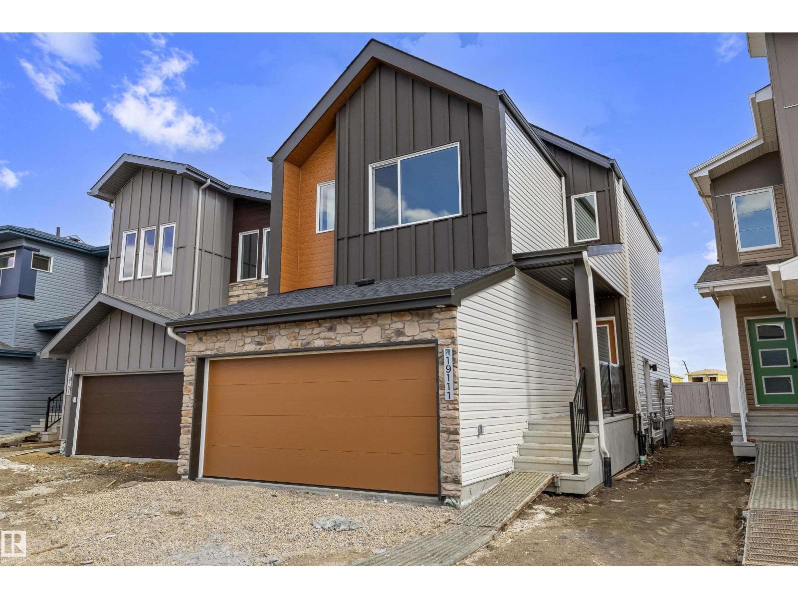19111 20 AV NW photo 2