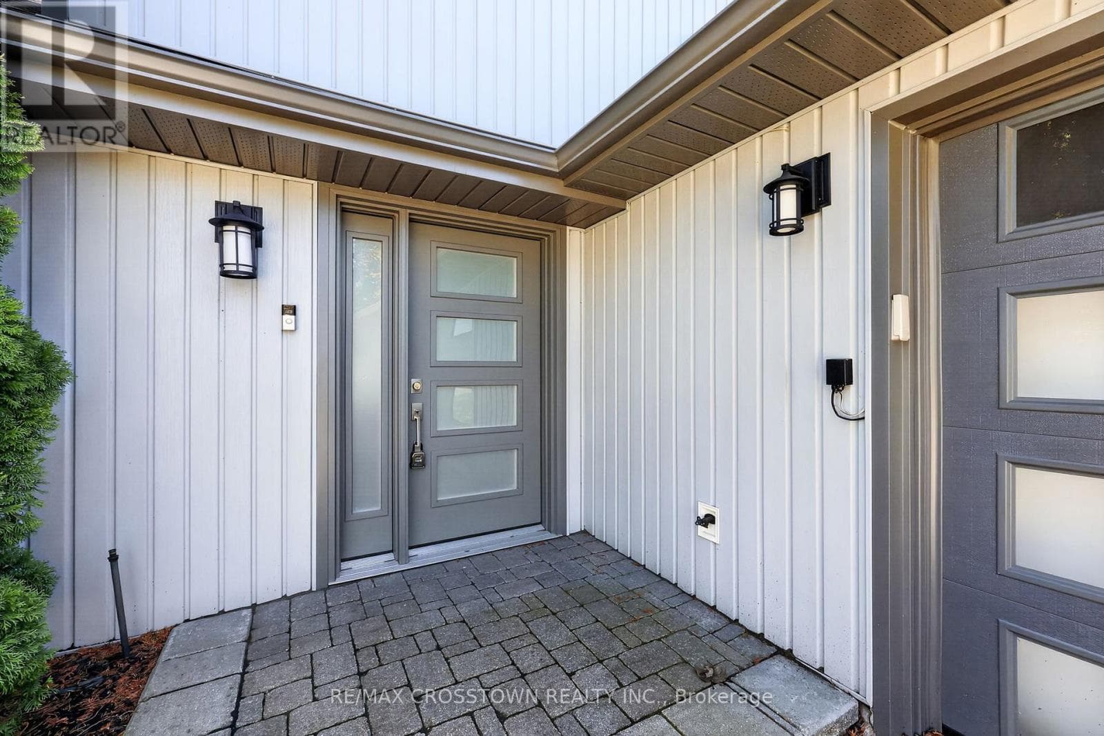 167 LAKESHORE ROAD W photo 3