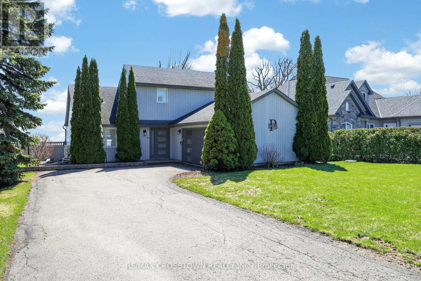 167 LAKESHORE ROAD W photo 2