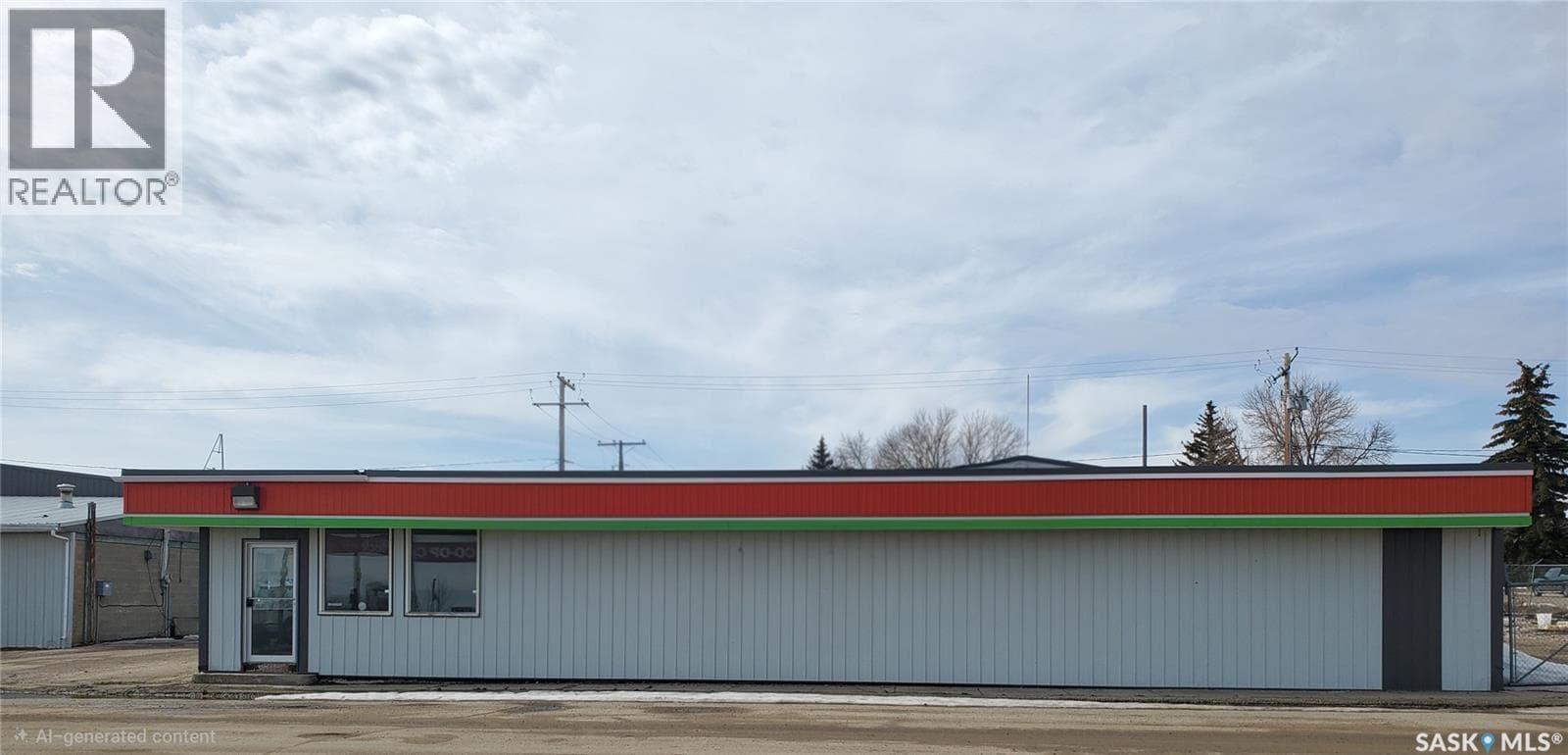 102 Railway AVENUE N photo 2