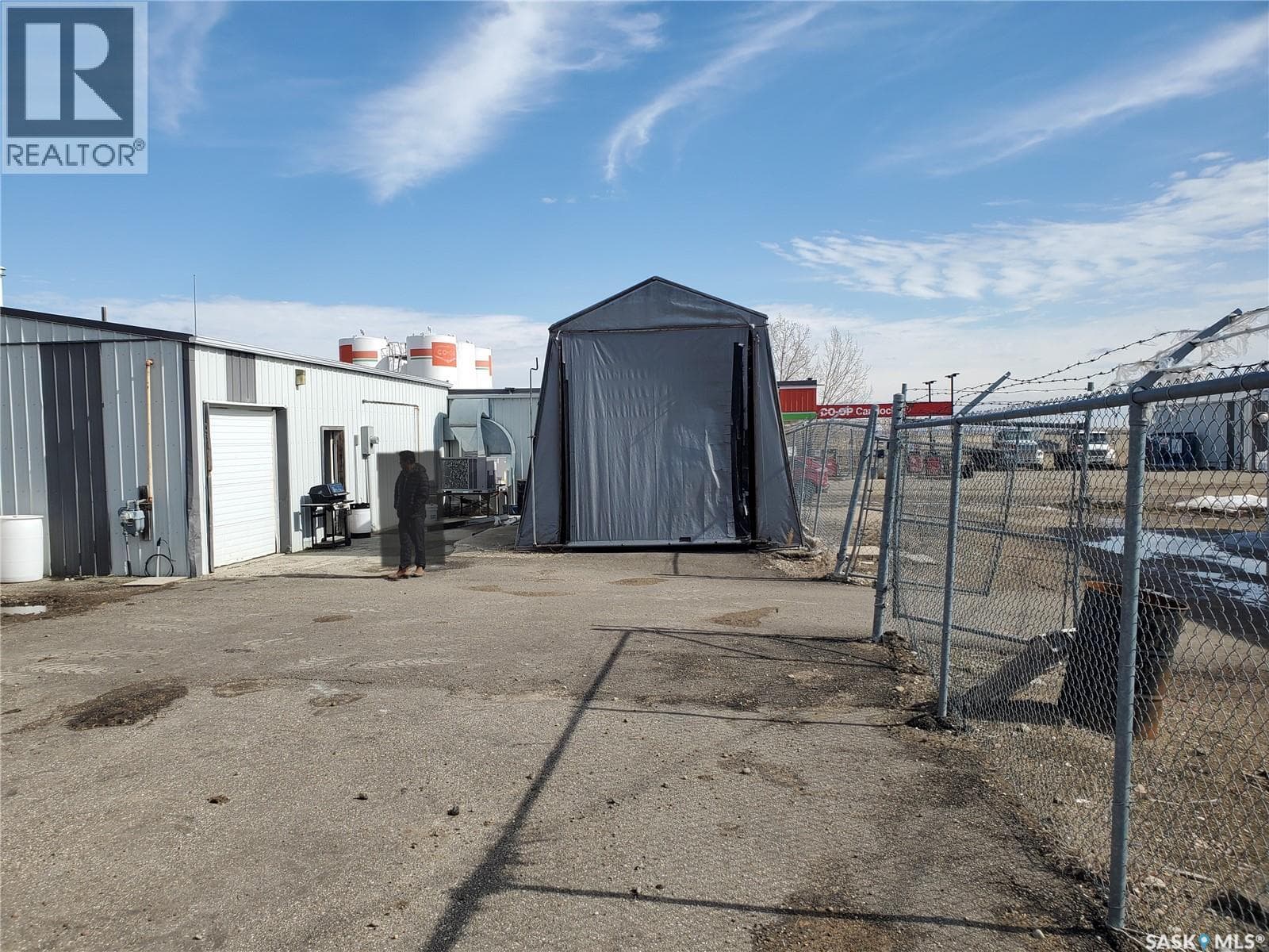 102 Railway AVENUE N photo 5
