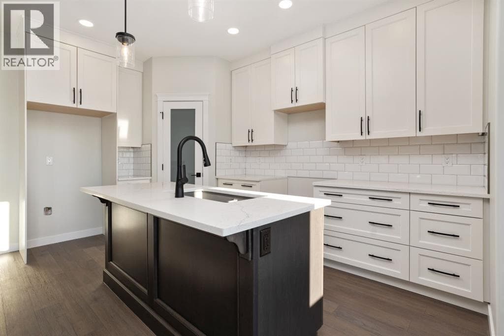 6322 26 Avenue photo 3