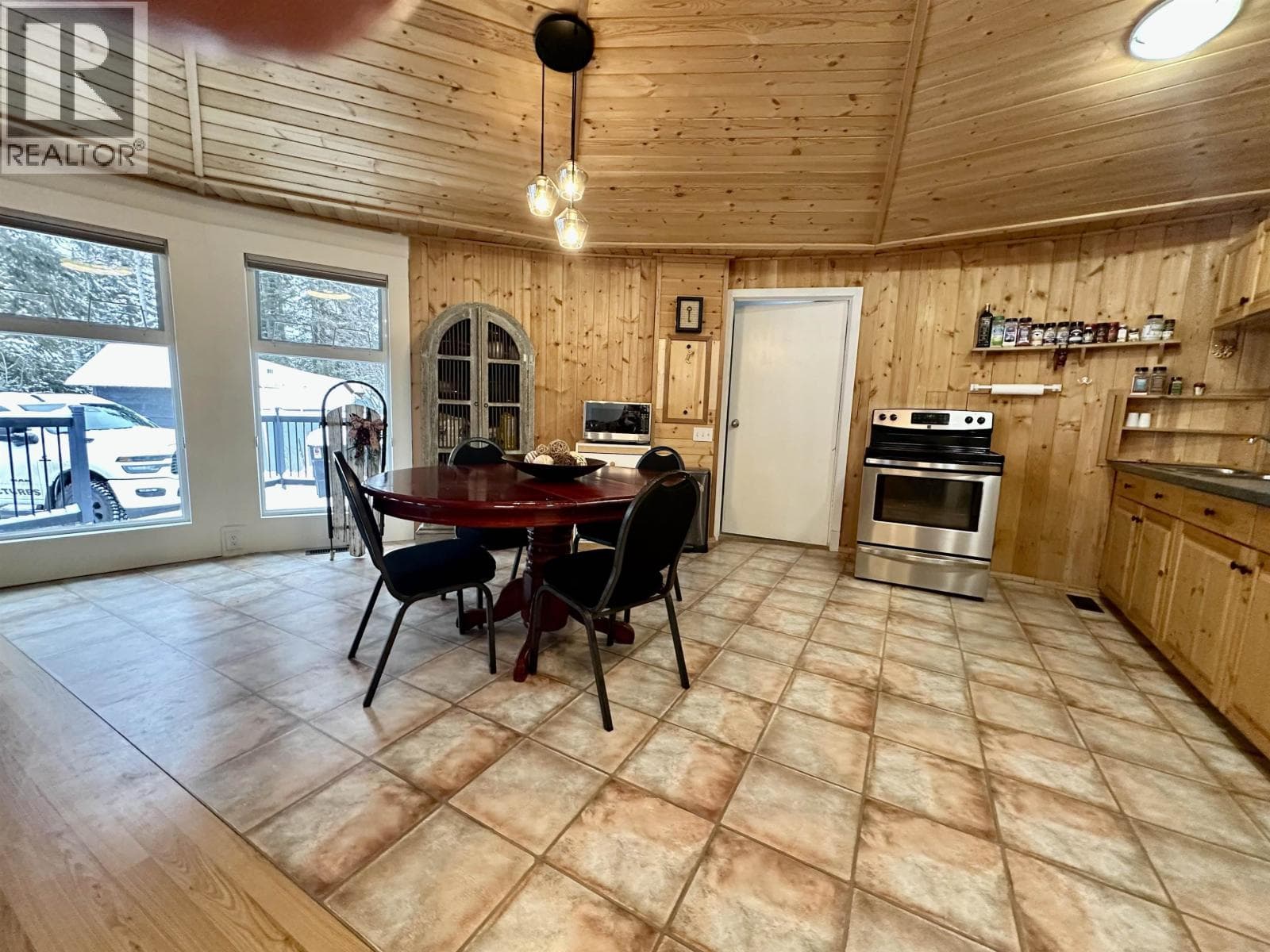 772 S GREEN LAKE ROAD photo 5
