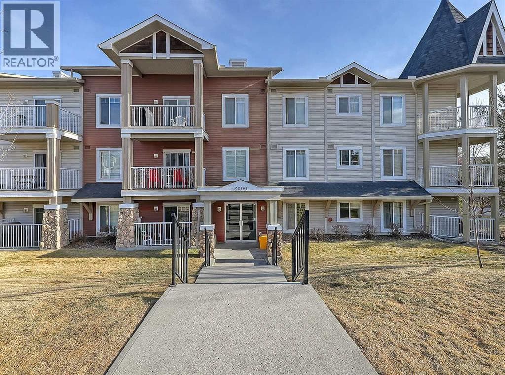 2 bed 2 bath single family at 2313, 70 Panamount Drive NW — $309,900