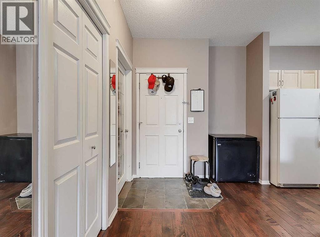 2313, 70 Panamount Drive NW photo 2