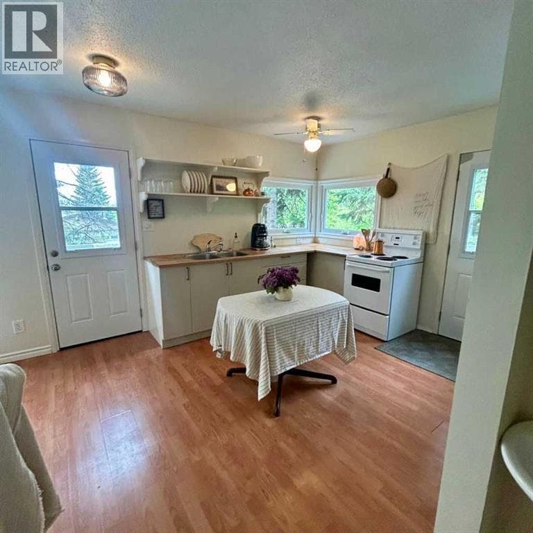 114 Red Wing Crescent photo 3
