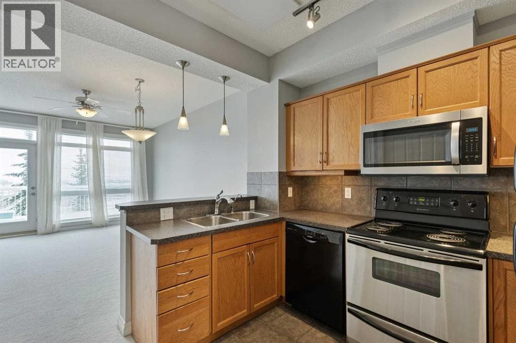14, 133 Rockyledge View NW photo 2