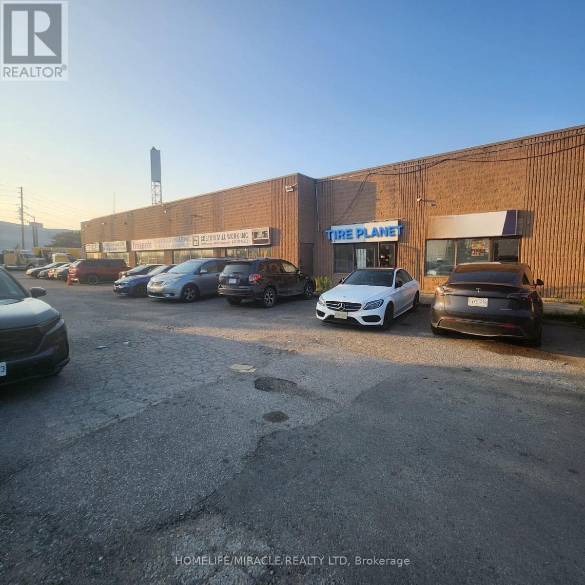 4 - 6720 HIGHWAY 7 photo 2