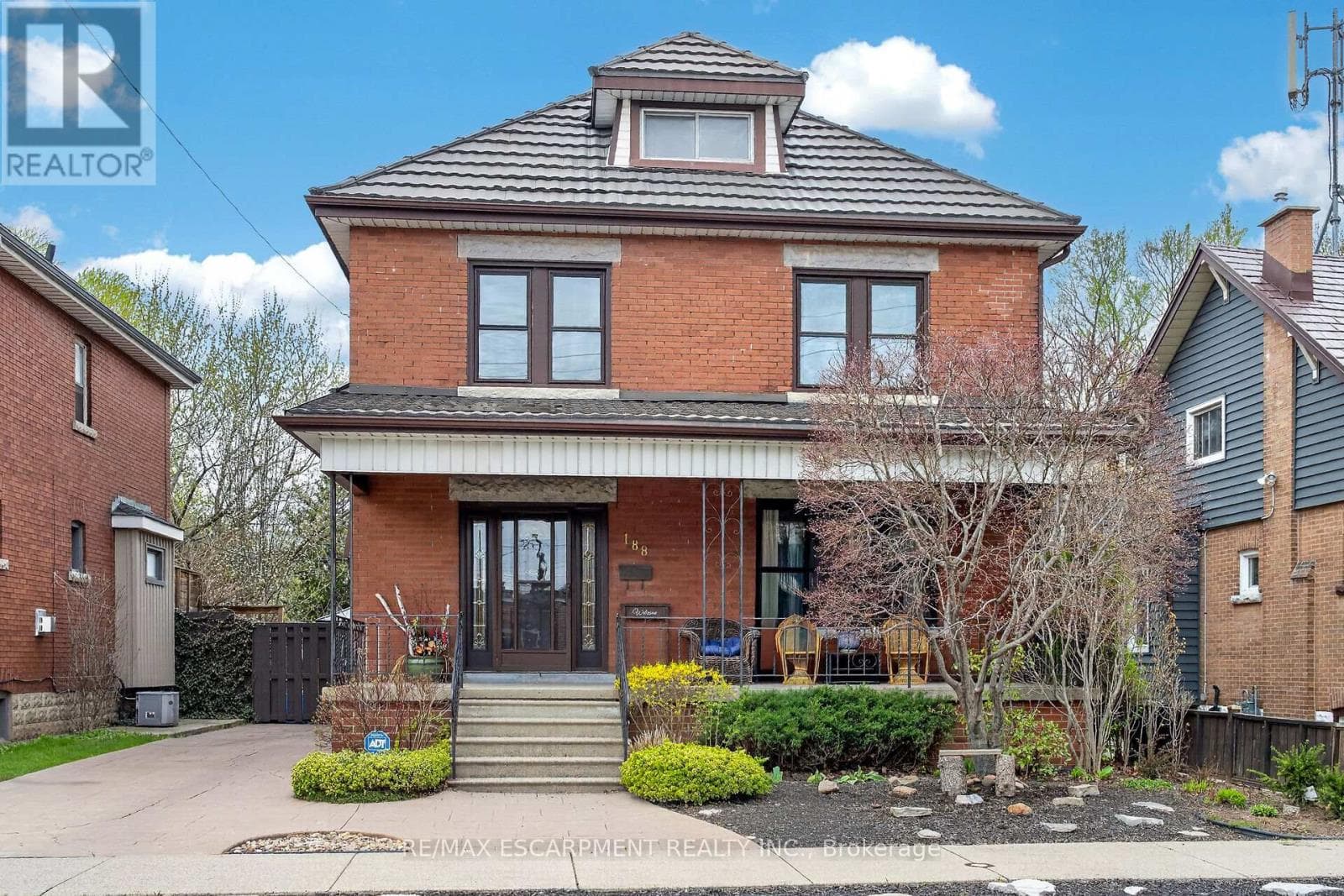 4 bed 2 bath single family at 188 PARK ROW S — $838,000