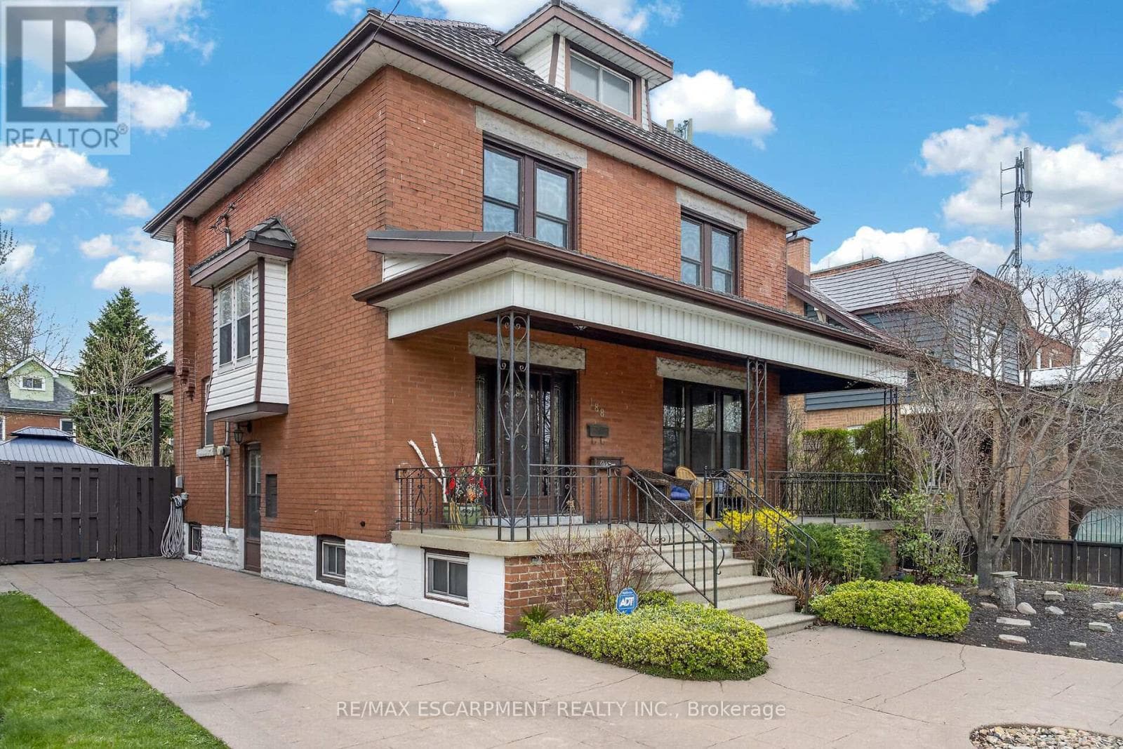 188 PARK ROW S photo 2