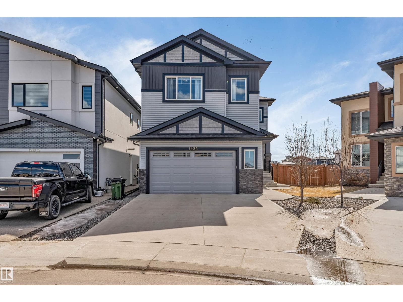 1923 19 AV NW photo 2