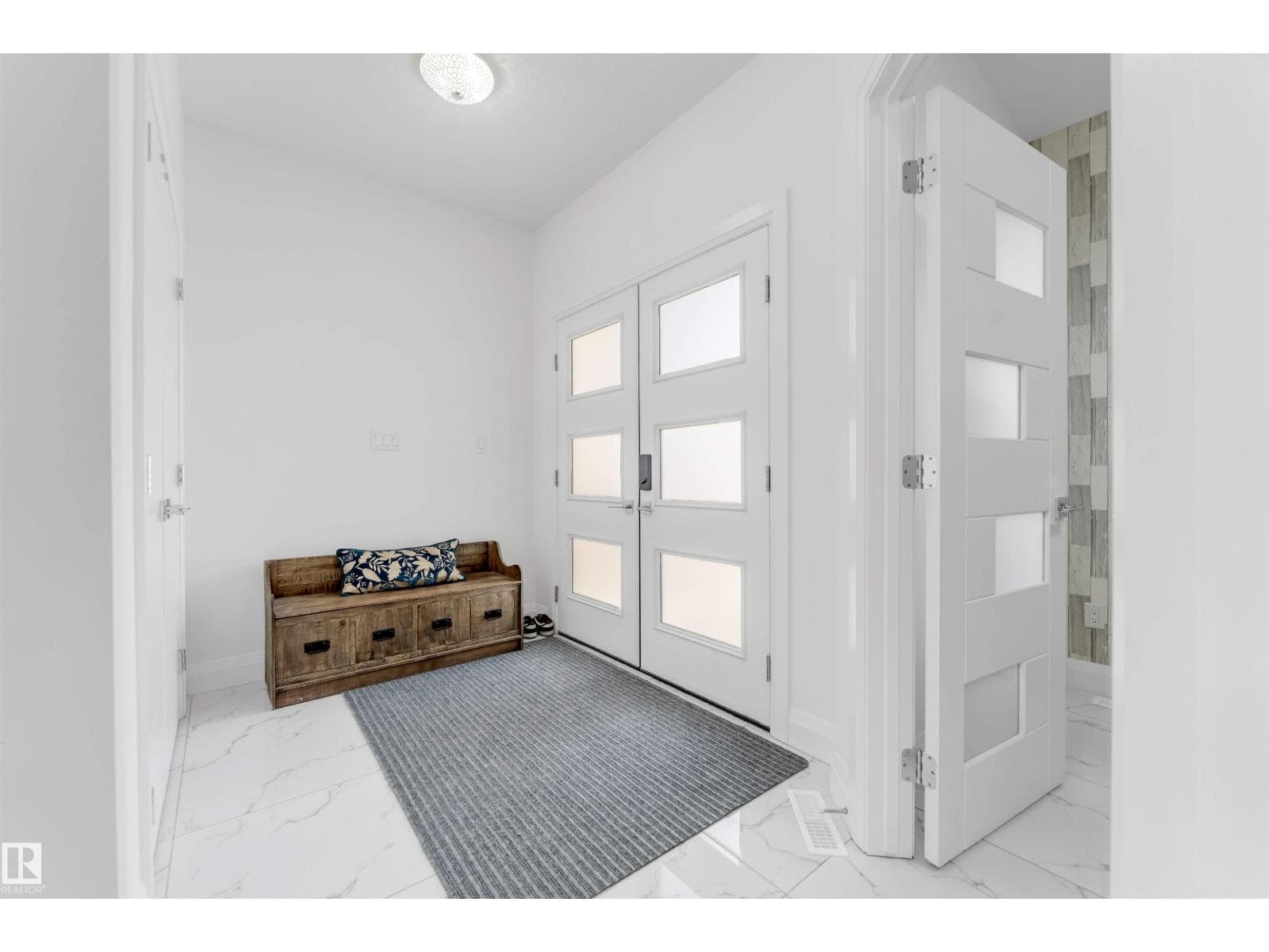 1923 19 AV NW photo 4