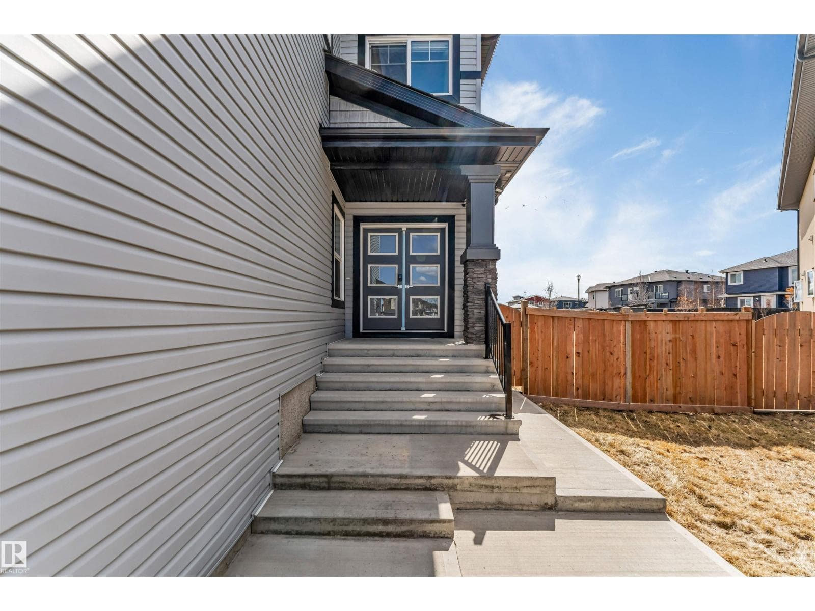 1923 19 AV NW photo 3