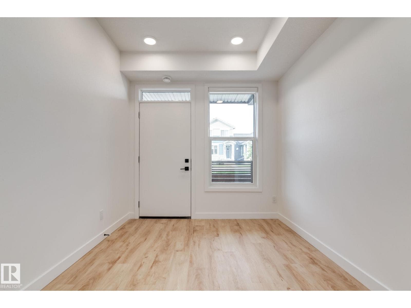 #43 16231 19 AV SW — photo 4