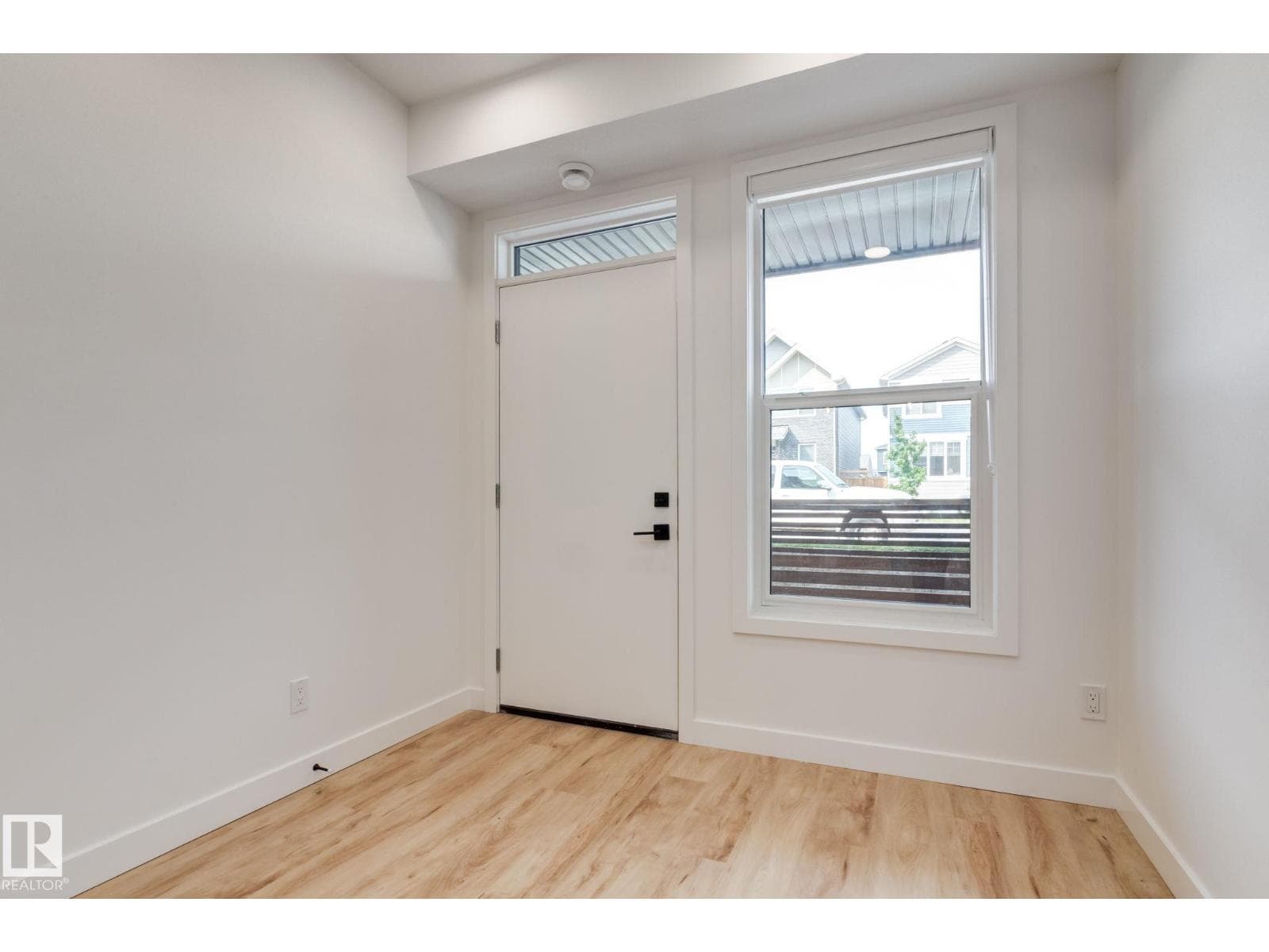 #43 16231 19 AV SW — photo 5