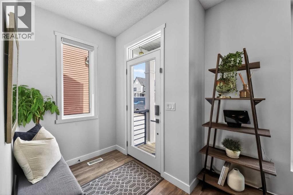 29 Carringvue Way NW photo 3