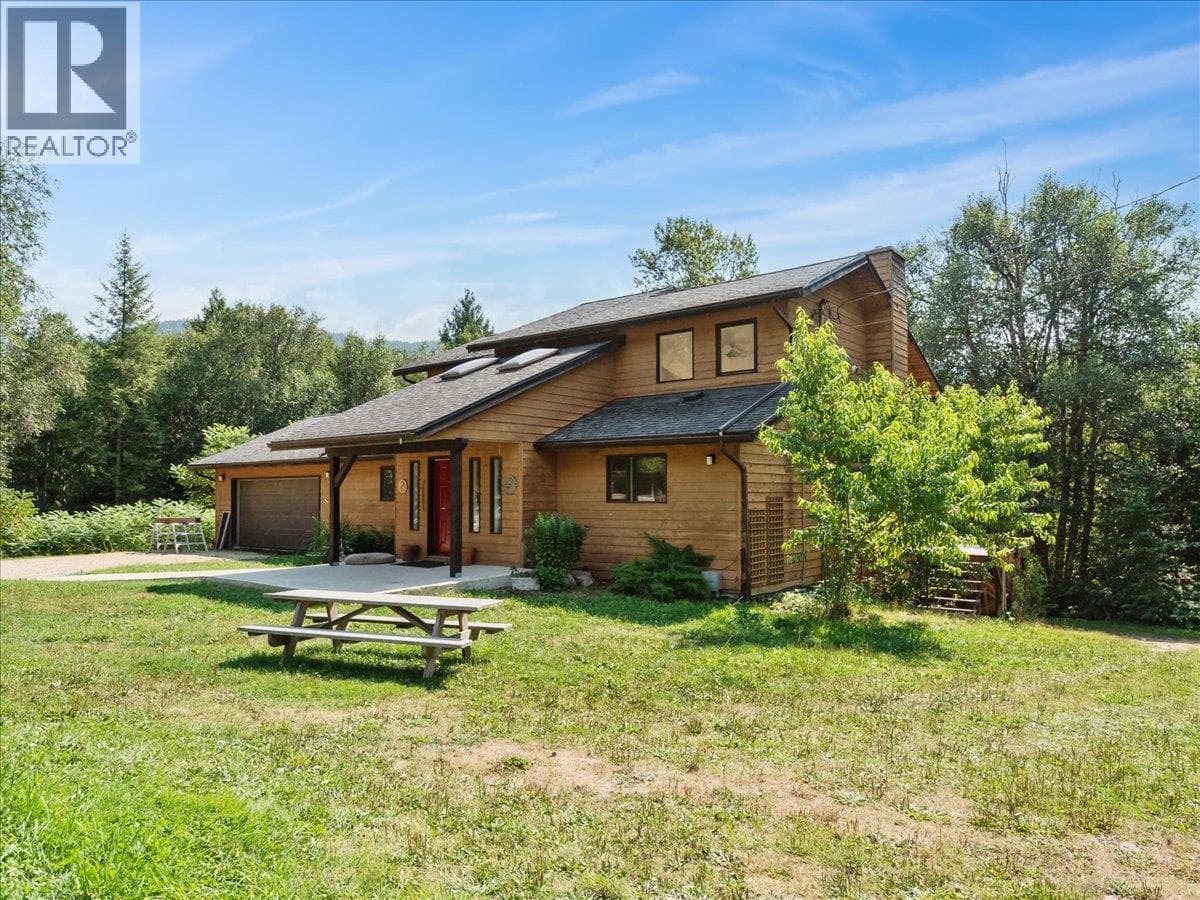 6172 SLOCAN RIVER Road photo 2