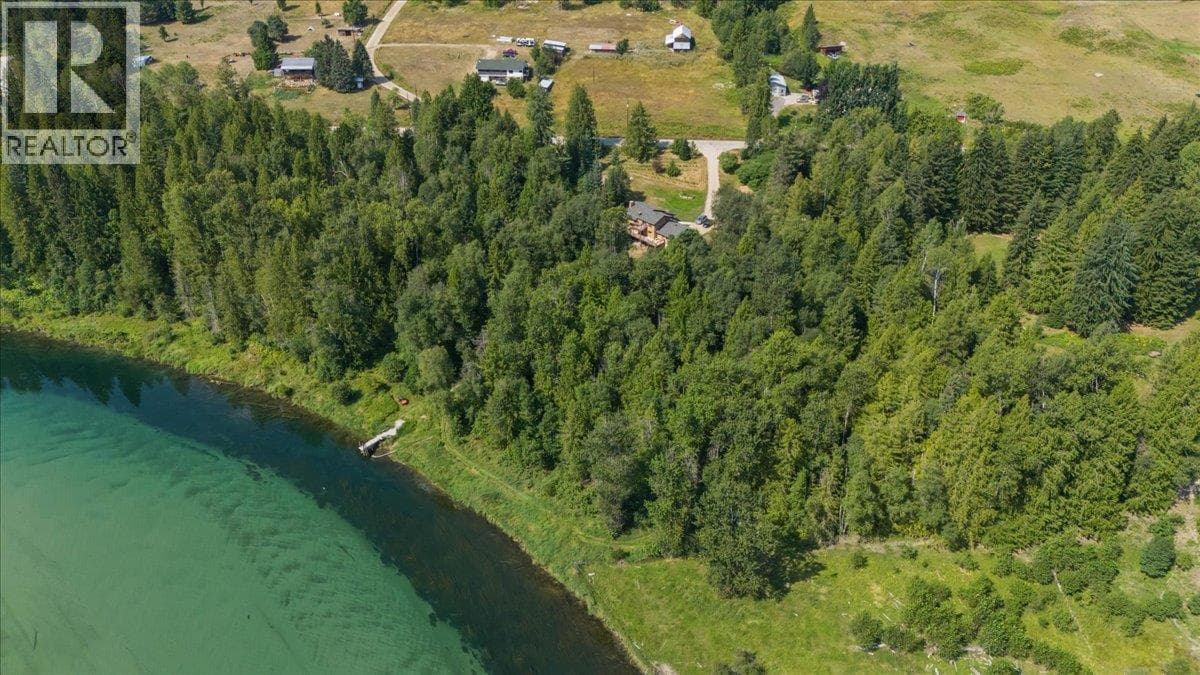 6172 SLOCAN RIVER Road photo 5
