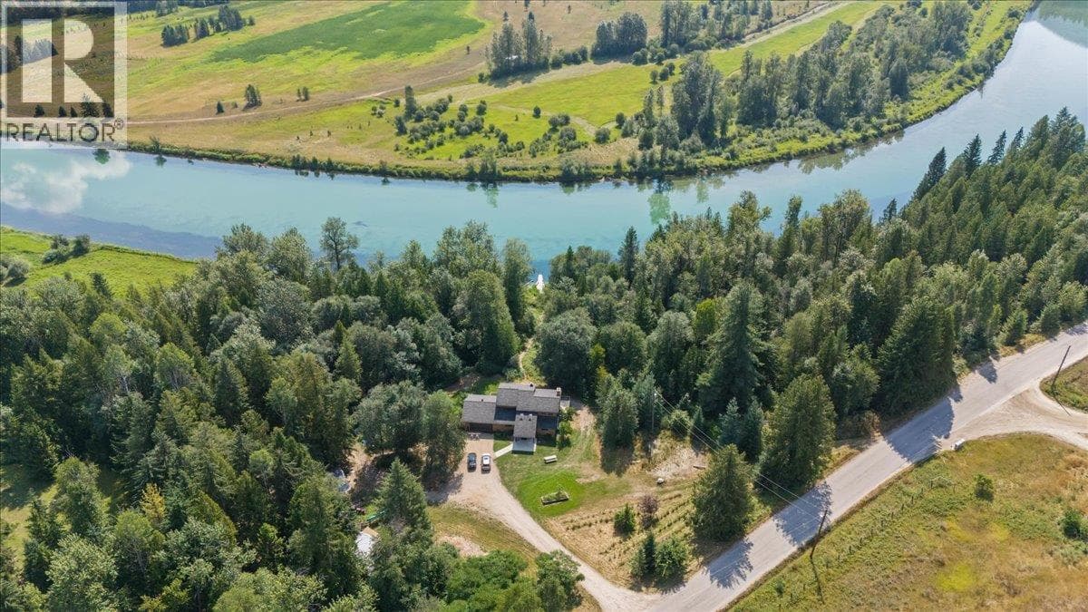 6172 SLOCAN RIVER Road photo 3