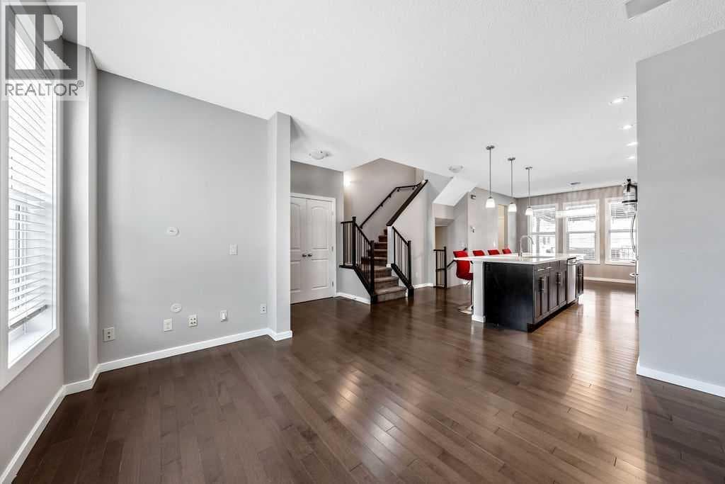 37 Marquis Common SE photo 5