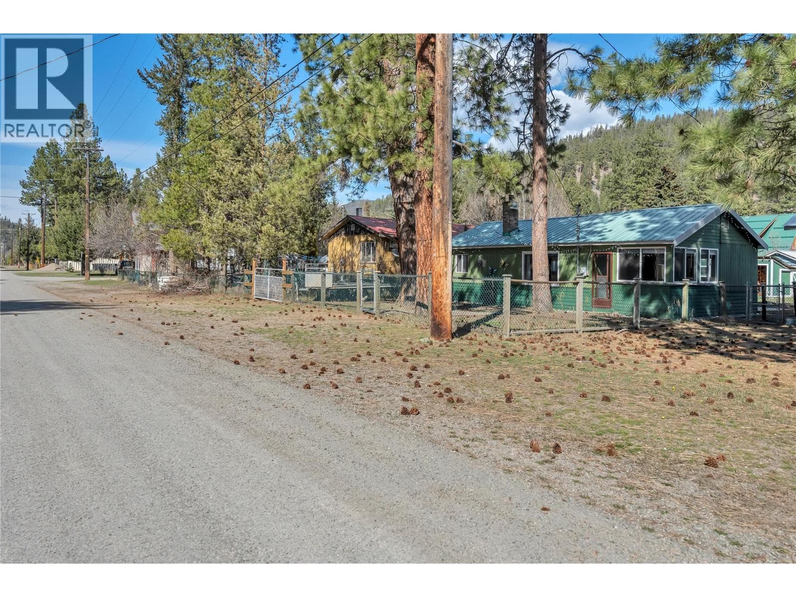 2615 Nicola Avenue photo 2