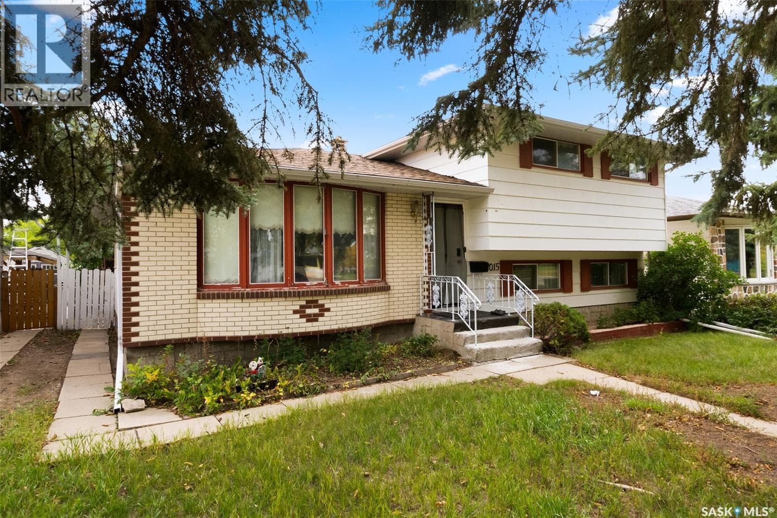 1015 12th AVENUE E photo 2