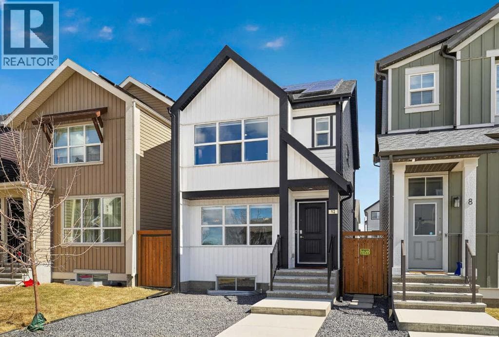 4 bed 4 bath single family at 12 Heirloom Crescent SE — $600,000