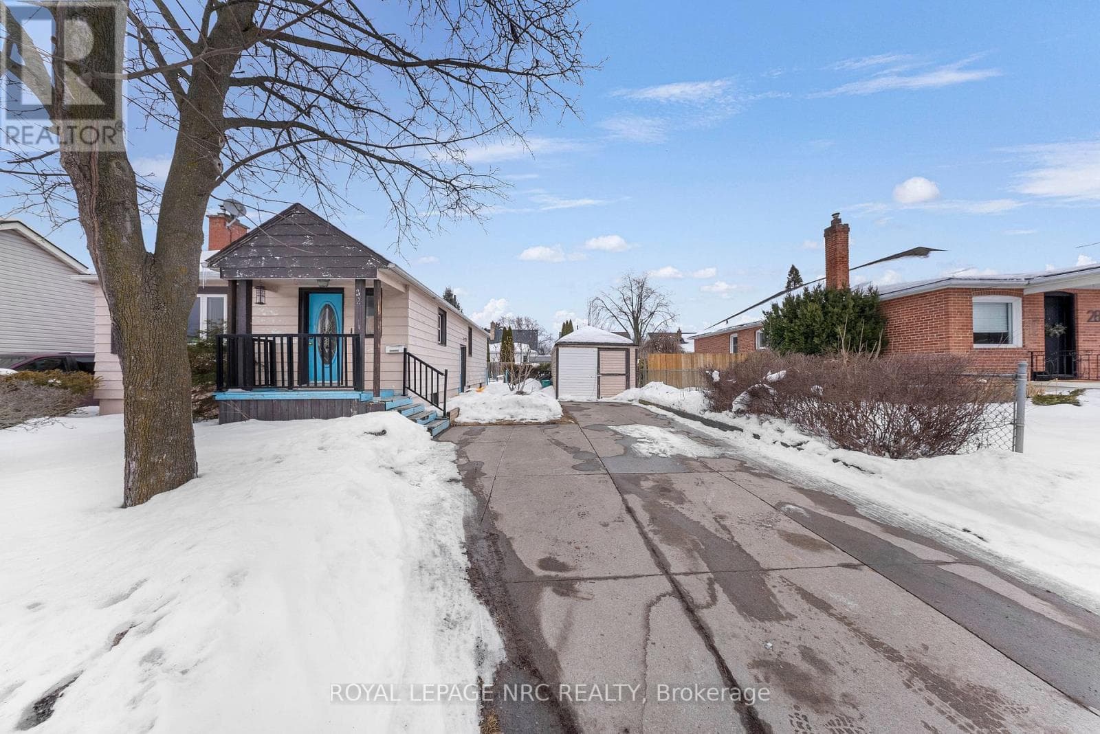 32 AMBROSE STREET photo 2