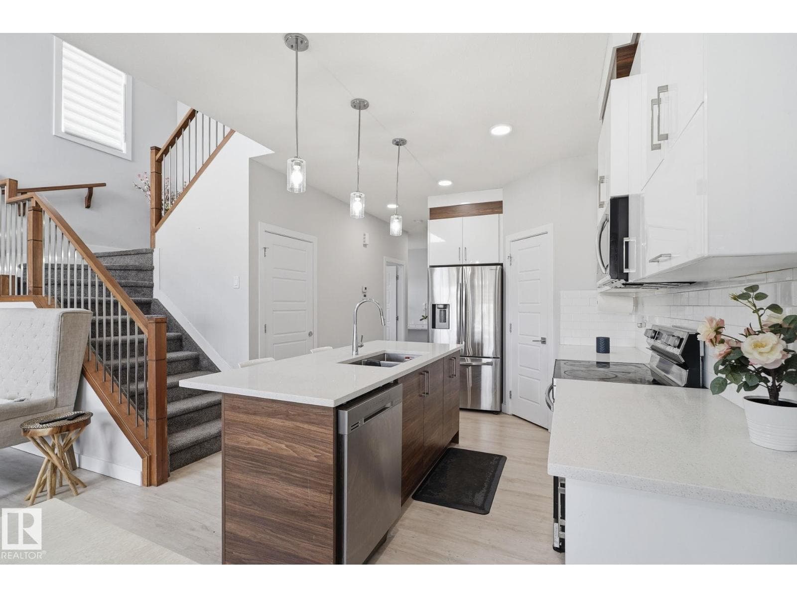 526 KLEINS CO — photo 5