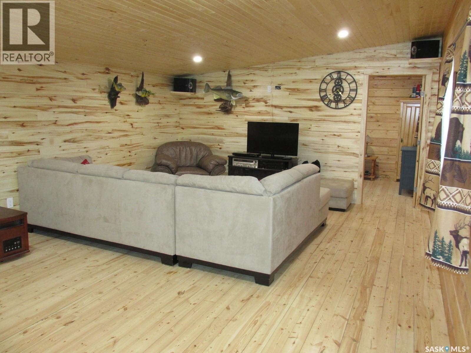109 Rustad AVENUE photo 3