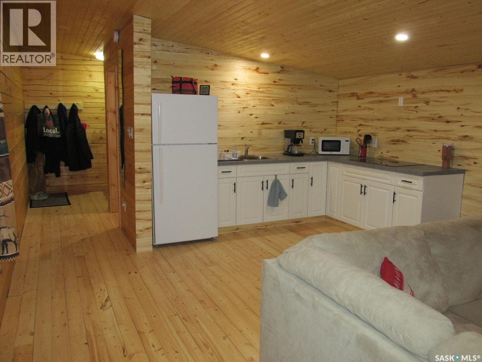 109 Rustad AVENUE photo 4