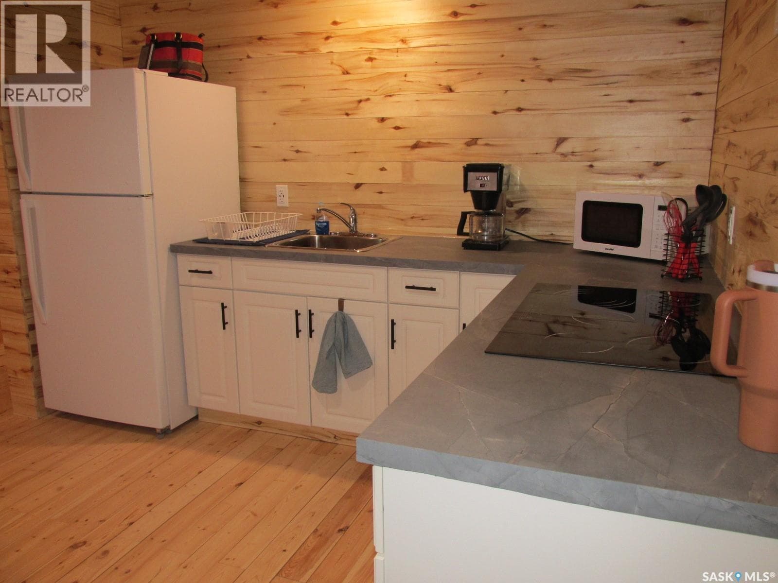 109 Rustad AVENUE photo 5