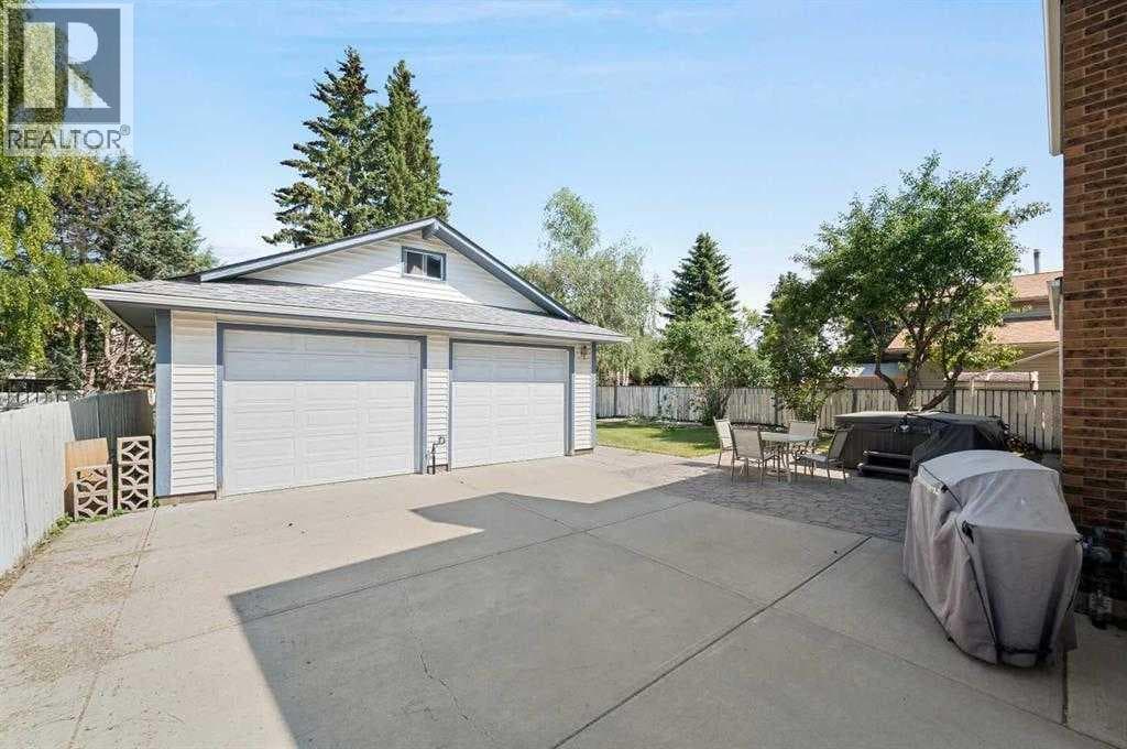 5632 dalhousie Drive NW — photo 4