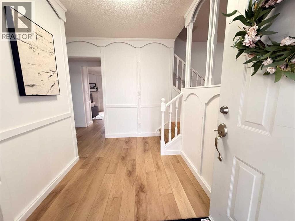 5632 dalhousie Drive NW — photo 5