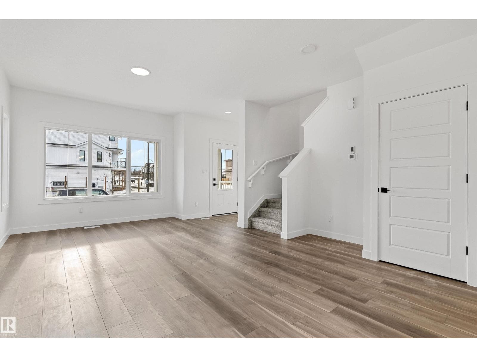 1216 MCLEOD AV — photo 5