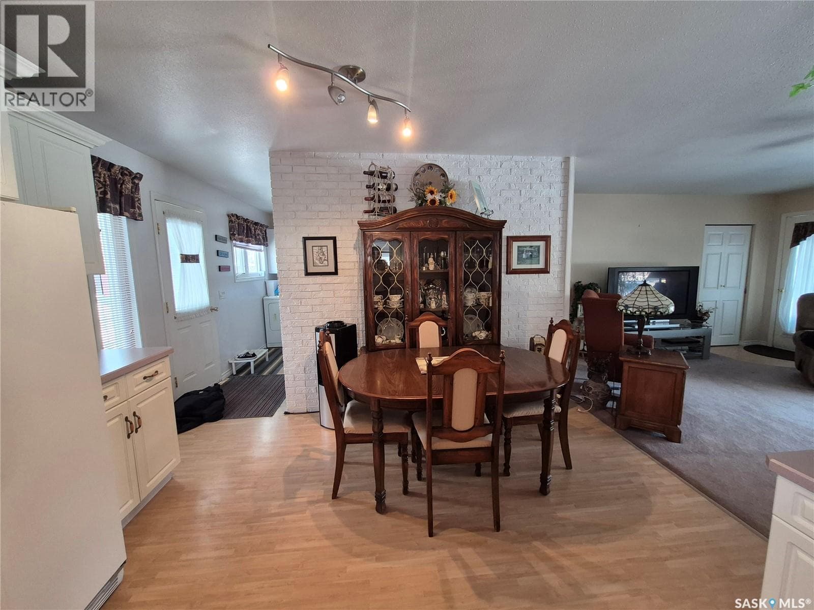 317 2nd STREET W photo 4