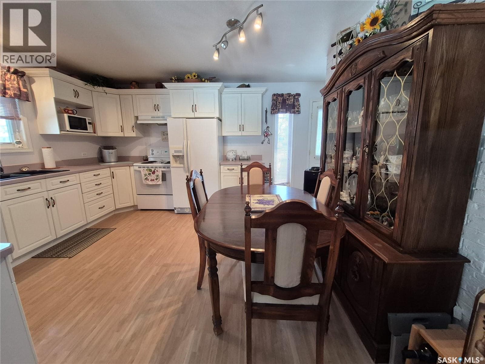 317 2nd STREET W photo 5