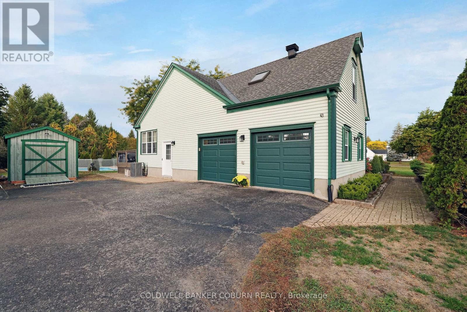 11 KIMBERLY AVENUE photo 2