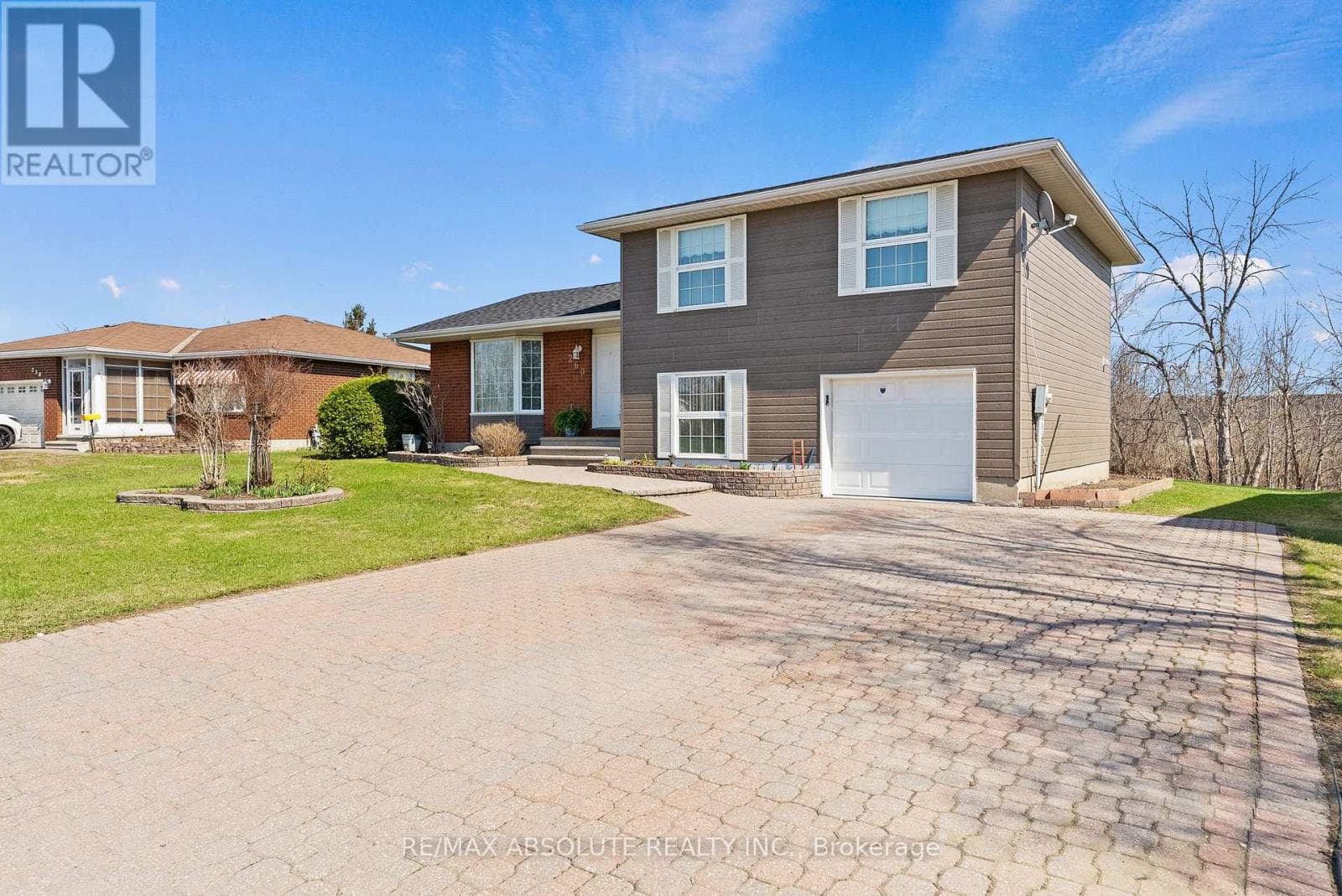 260 ALLAN DRIVE photo 2