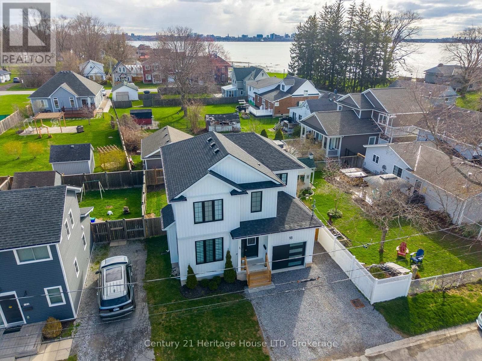 18 PARKVIEW AVENUE photo 3