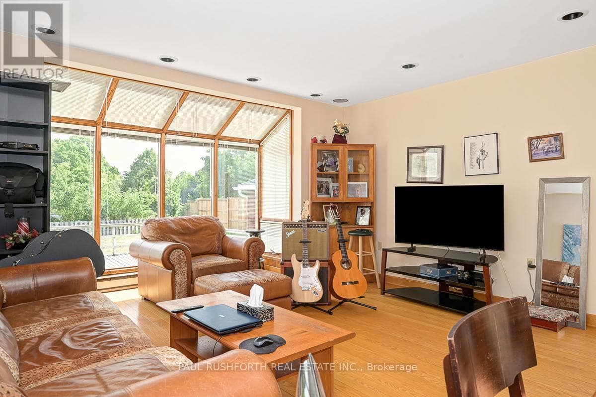 235 ELGIN STREET W photo 5