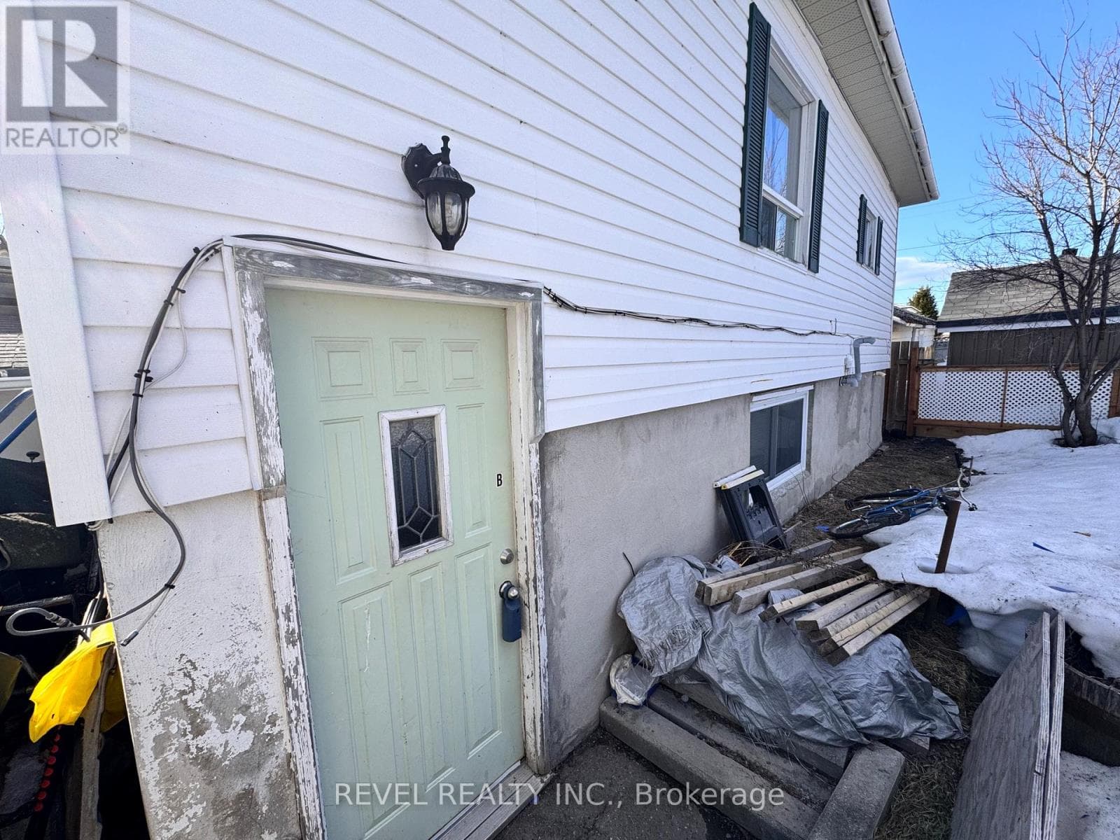 132 BRUCE AVENUE photo 4