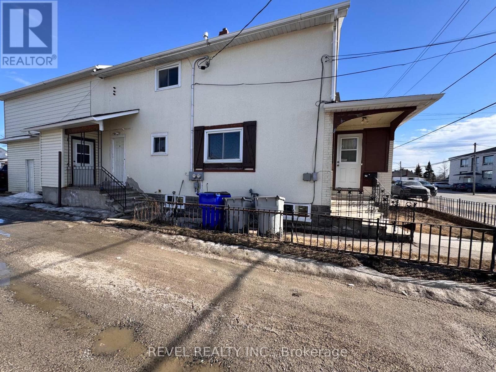 388 PINE STREET S photo 4