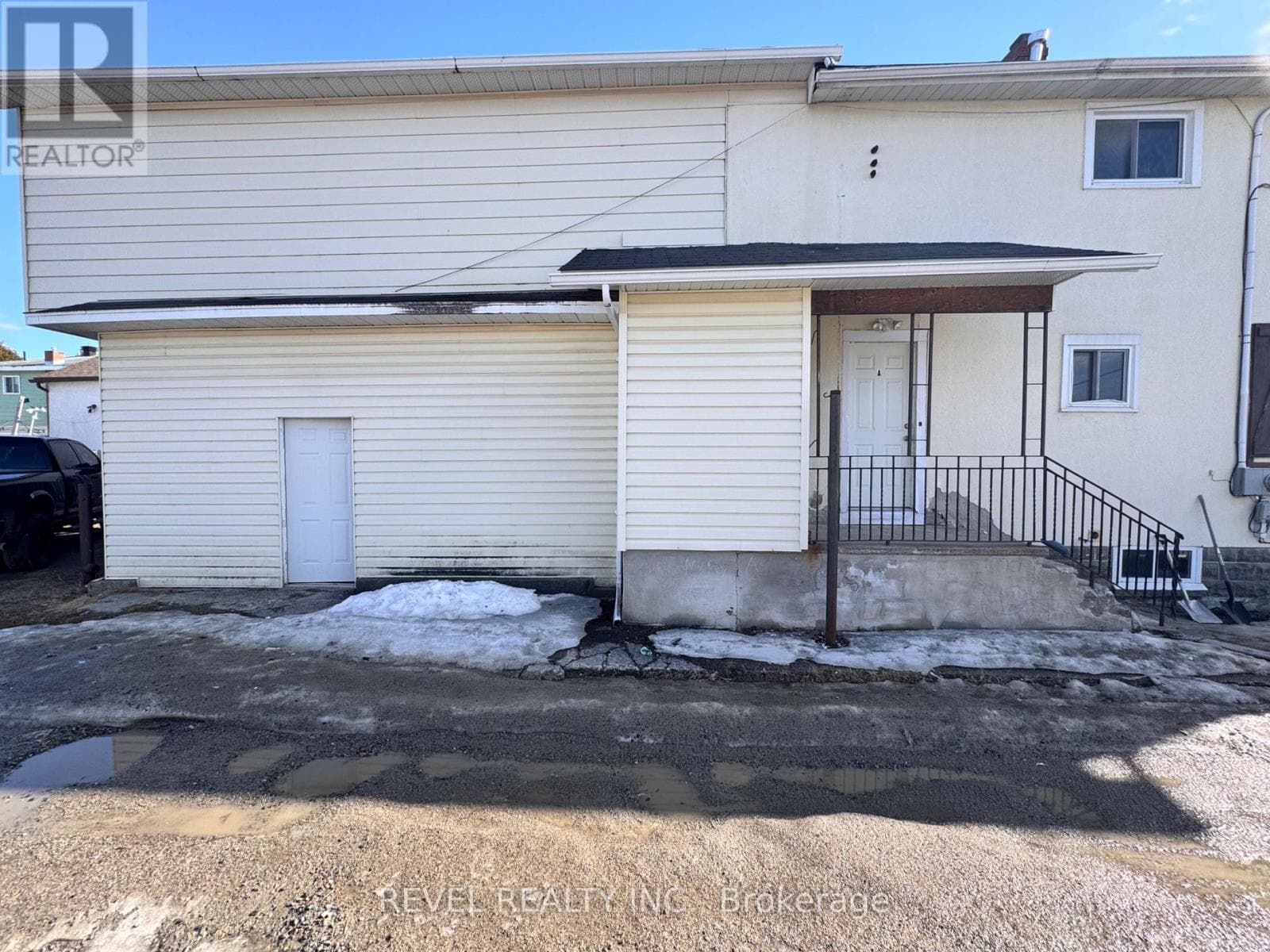 388 PINE STREET S photo 5